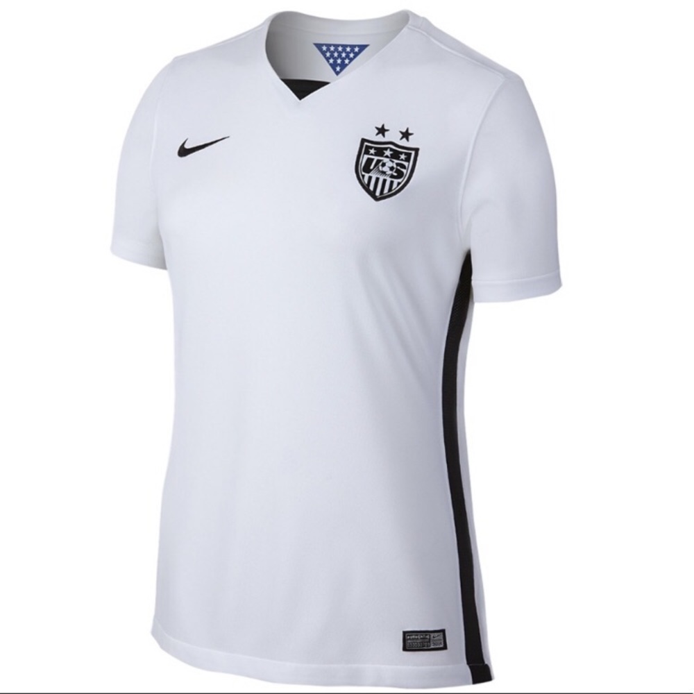 Men’s size Large Jersey of the Women’s 2015 NT.